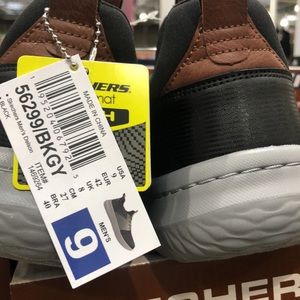 New Skechers Classic Fit  Air-Cooled Memory Foam
